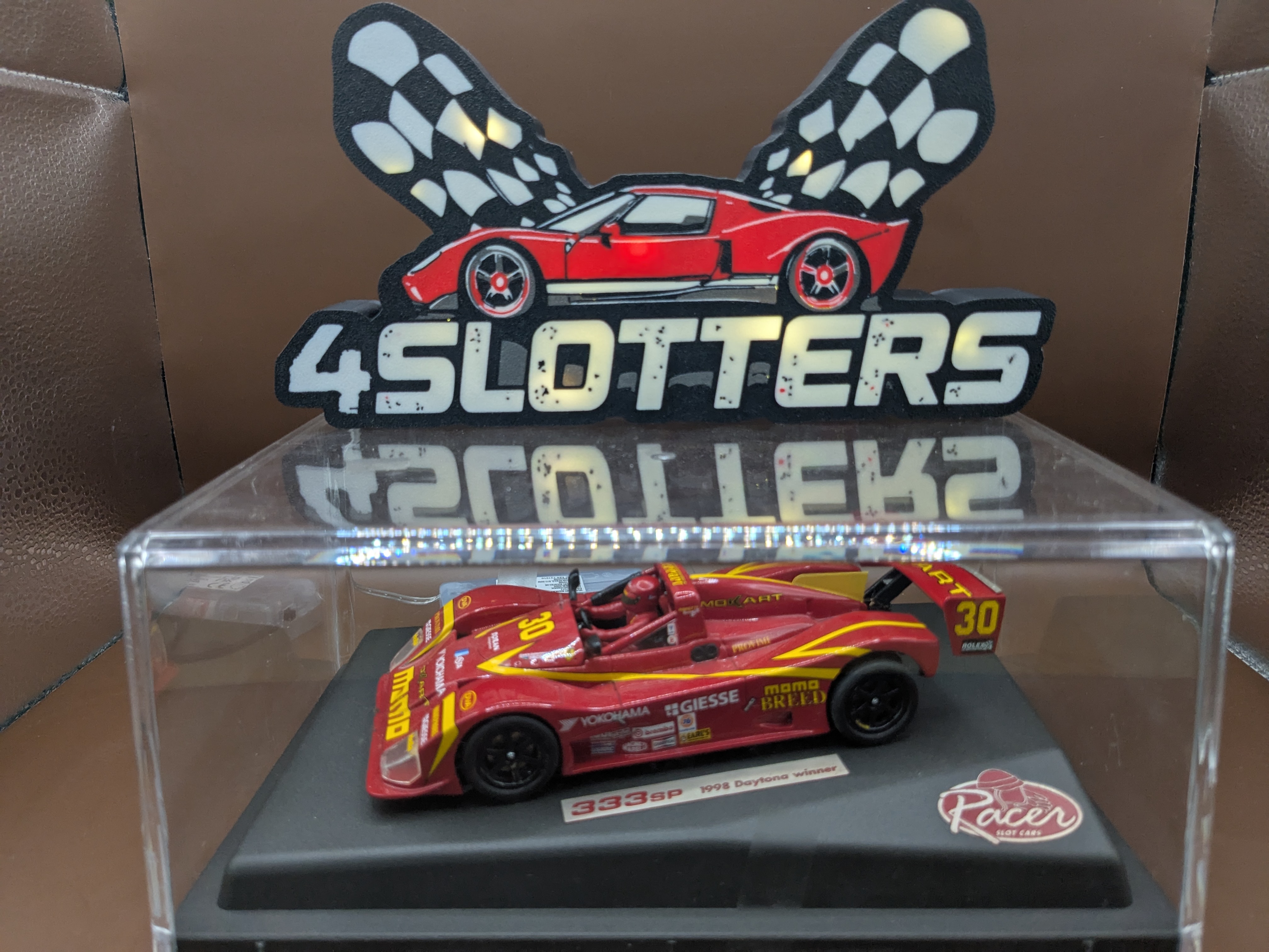 Racer Ferrari 333SP #30 Momo 1e Daytona 1998