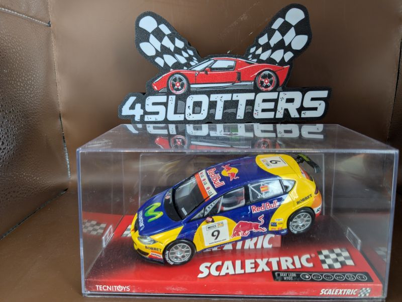 SCX Seat Leon WTCC #9 Red Bull